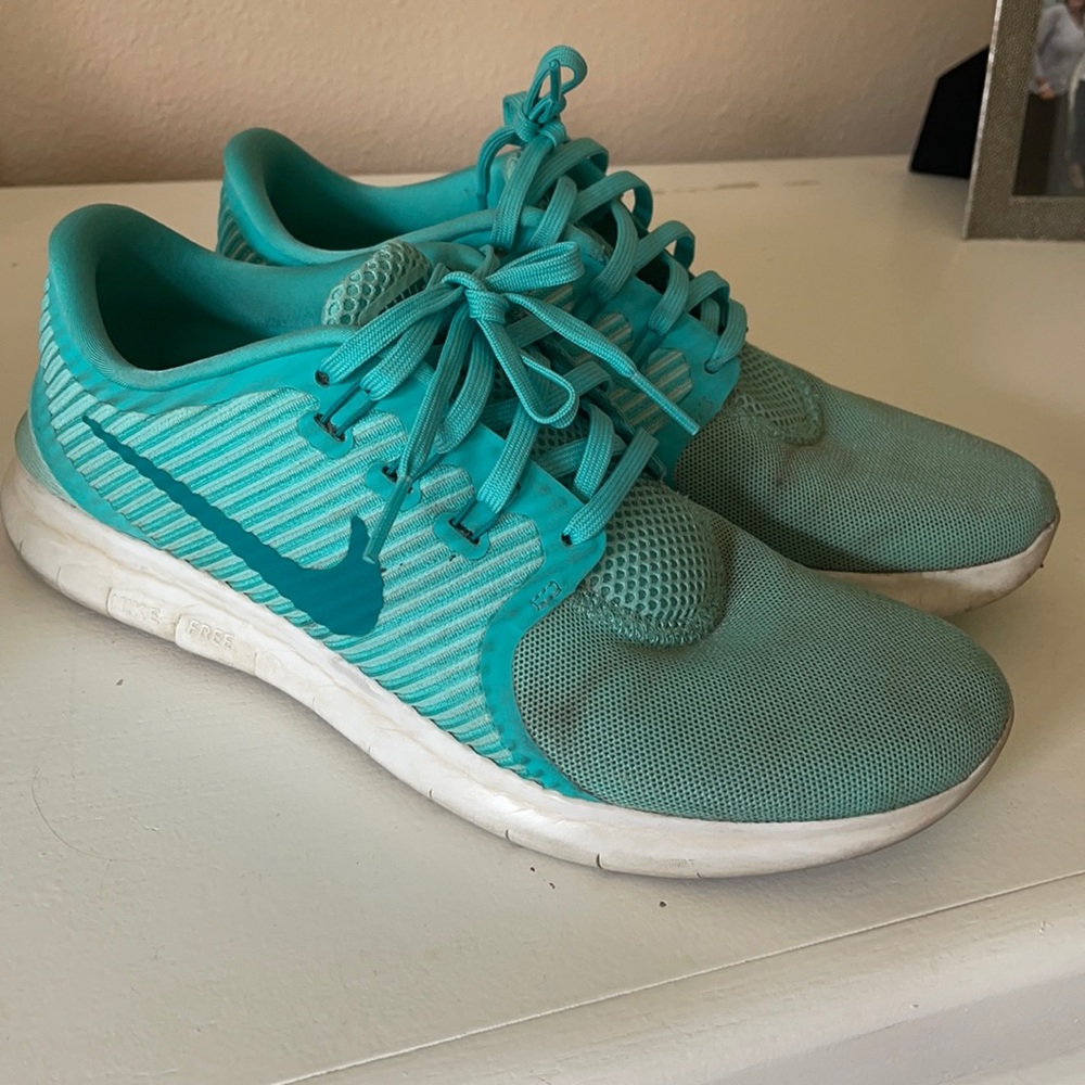 Women’s Nike Free running shoes